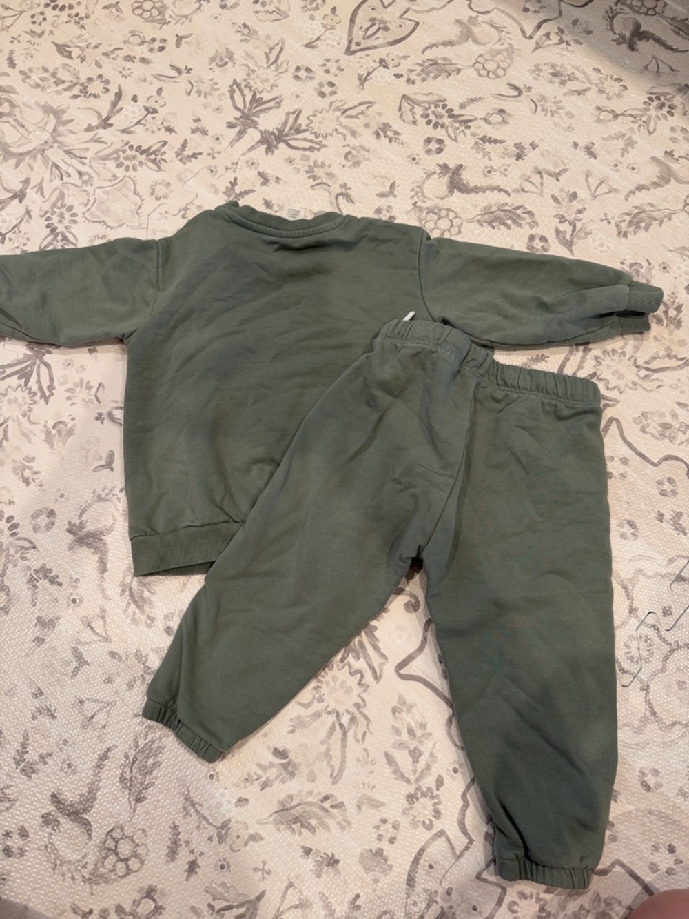 Green Sweatshirt & Jogger Set - Picture 2 of 2